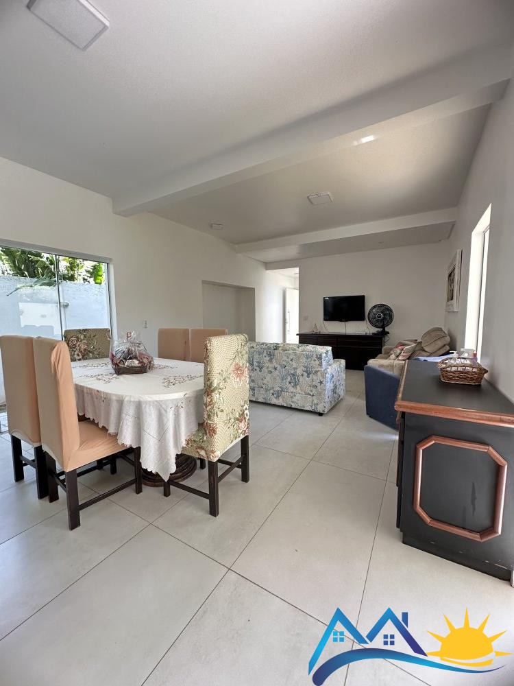 Linda casa com 4 quartos em Mariscal - Bombinhas