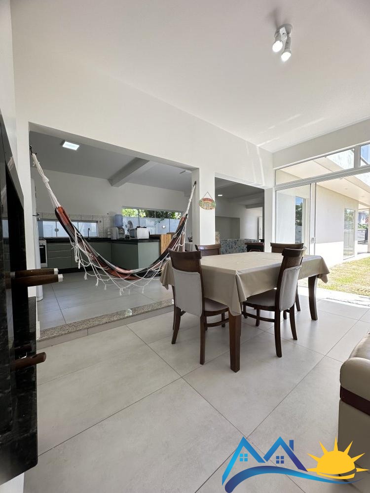 Linda casa com 4 quartos em Mariscal - Bombinhas