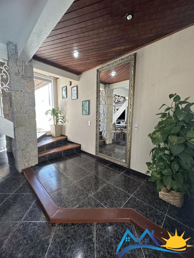 Casa com piscina em Canto Grande