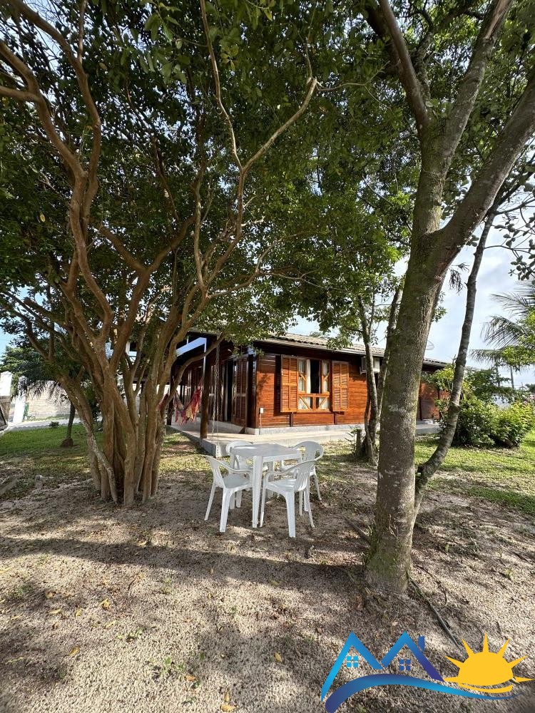 LINDA CASA COM PISCINA A 450 M DA PRAIA DE MARISCA