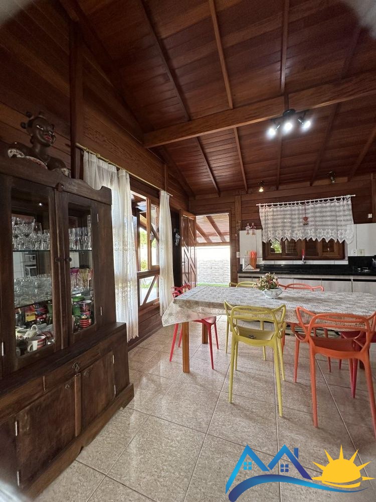 LINDA CASA COM PISCINA A 450 M DA PRAIA DE MARISCA