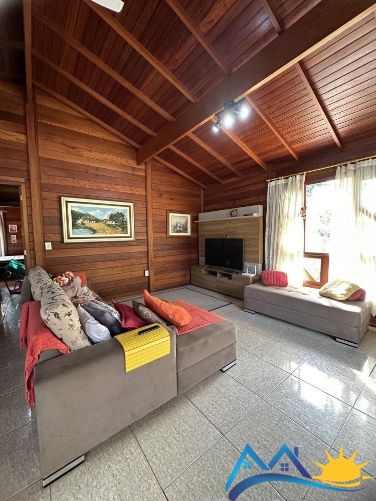 LINDA CASA COM PISCINA A 450 M DA PRAIA DE MARISCA