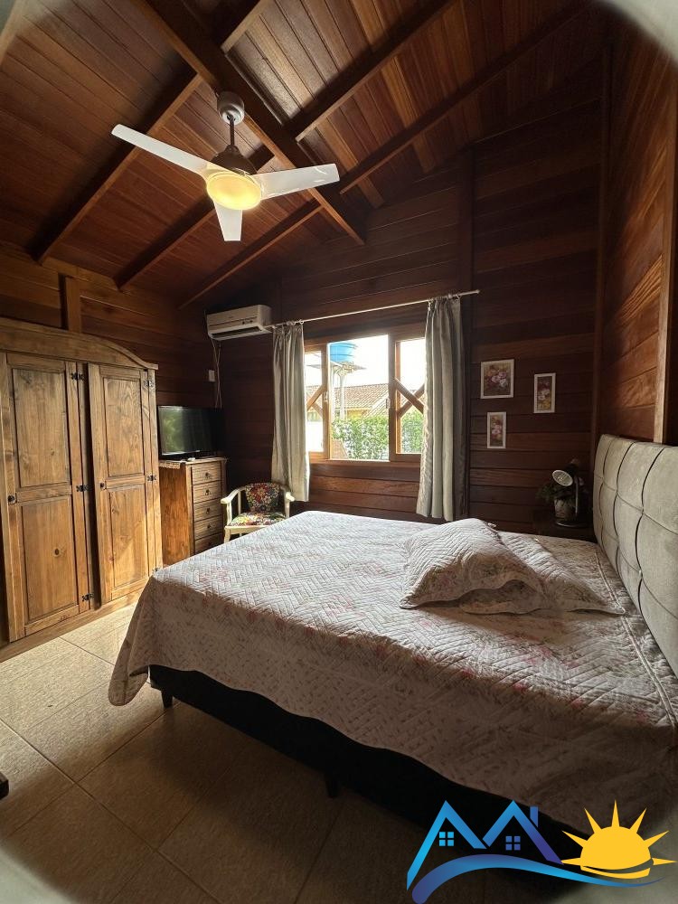 LINDA CASA COM PISCINA A 450 M DA PRAIA DE MARISCA