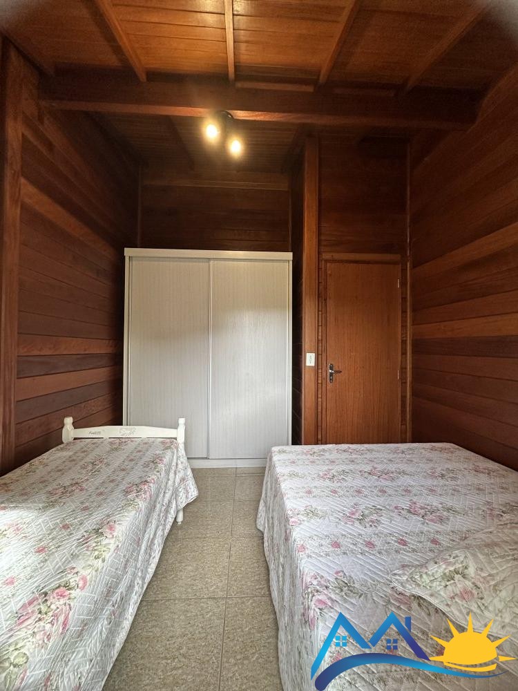 LINDA CASA COM PISCINA A 450 M DA PRAIA DE MARISCA