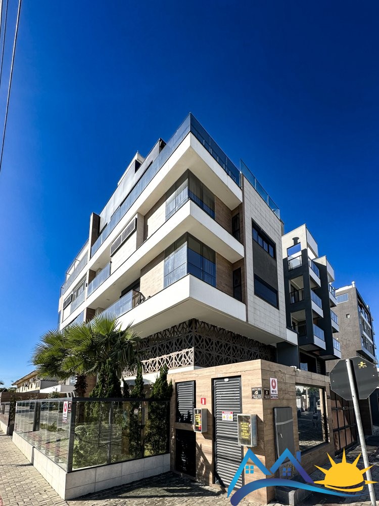 Apto com 3 sutes - 200 M da Praia de Mariscal