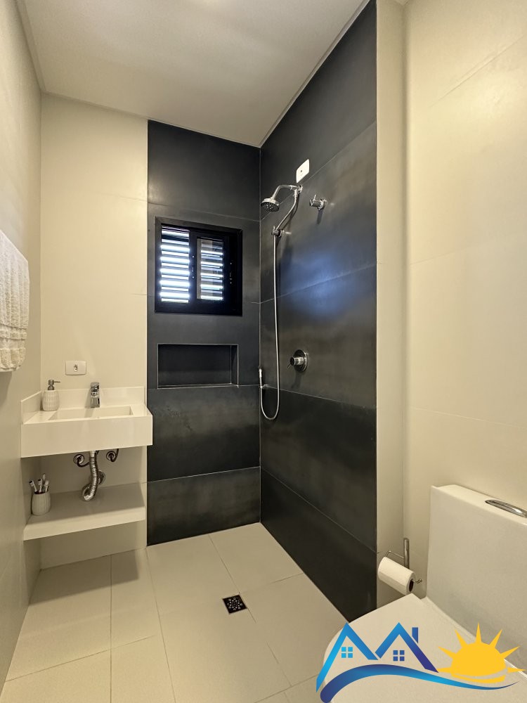 Apto com 3 sutes - 200 M da Praia de Mariscal