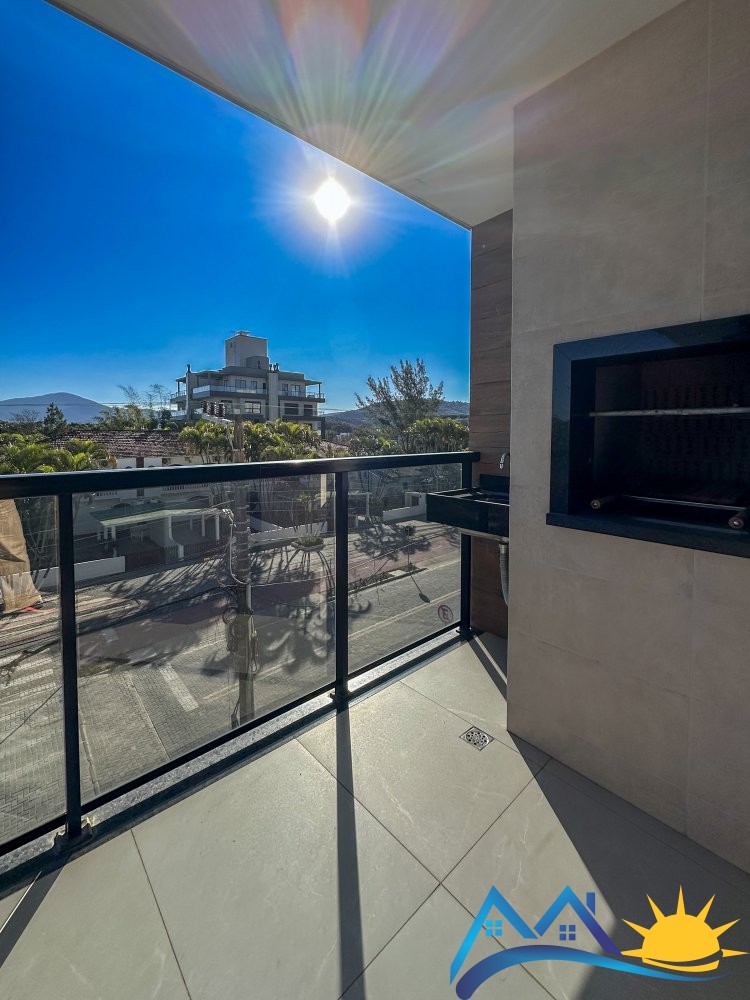 Apto com 3 sutes - 200 M da Praia de Mariscal