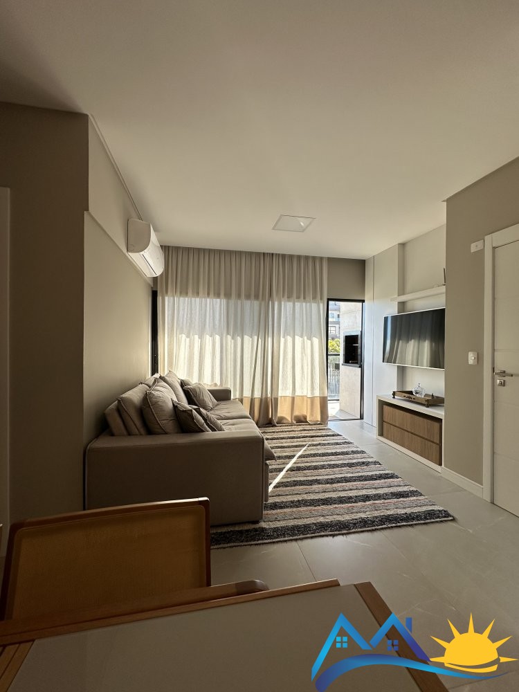 Apto com 3 sutes - 200 M da Praia de Mariscal