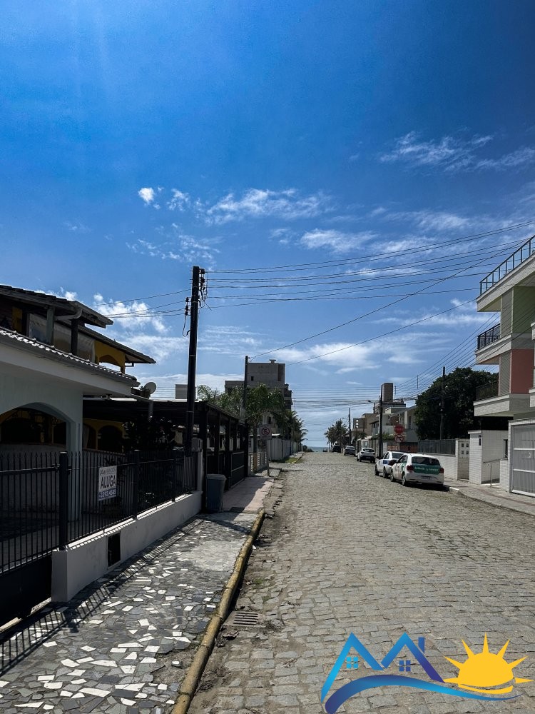 CASA COM 3 QUARTOS - 200 M DA PRAIA DE CANTO GRAND