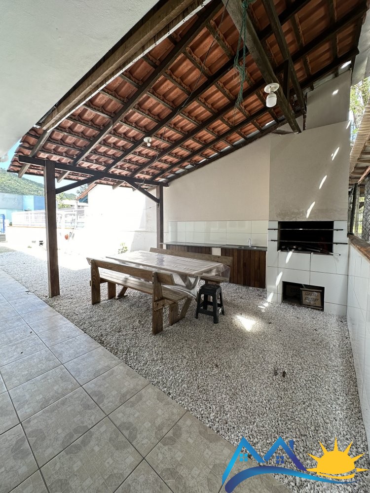 CASA COM 3 QUARTOS - 200 M DA PRAIA DE CANTO GRAND