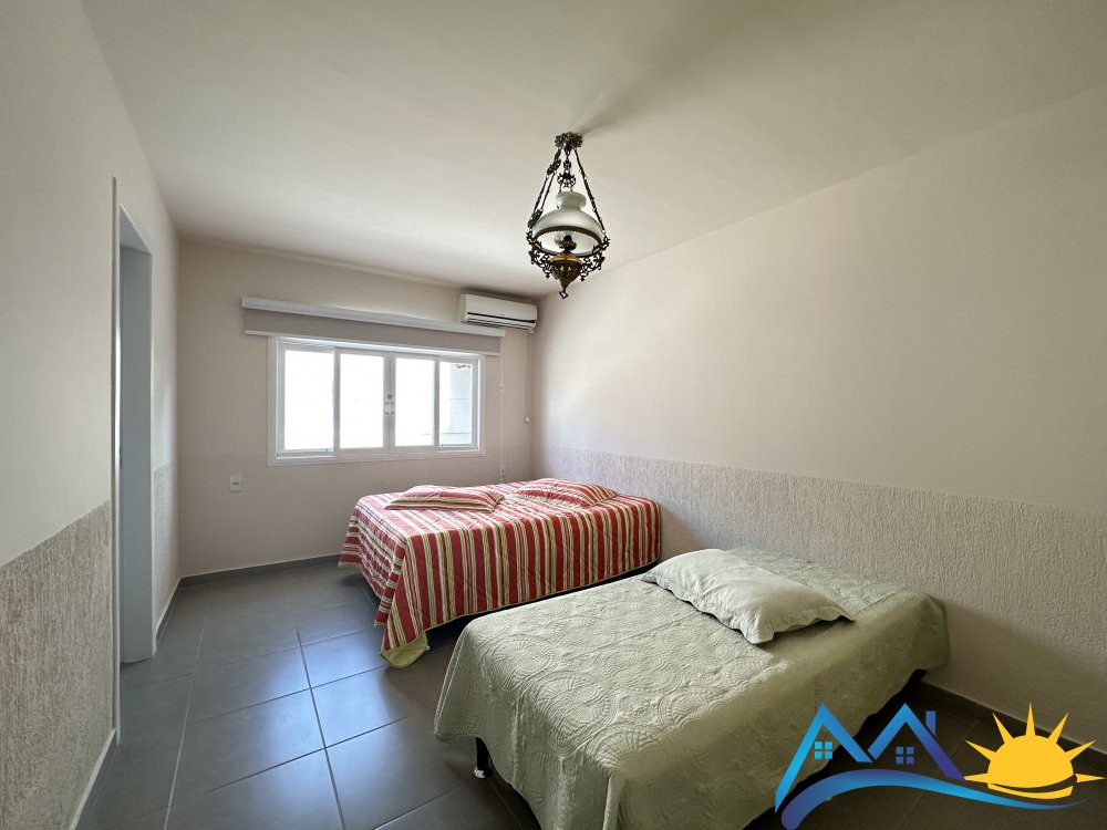 CASA COM 3 QUARTOS - 200 M DA PRAIA DE CANTO GRAND