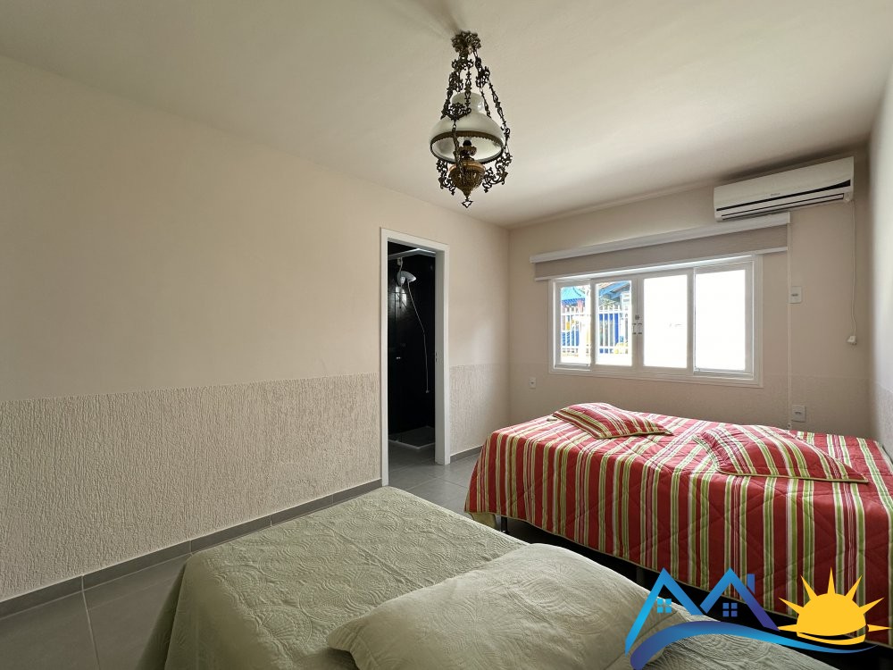 CASA COM 3 QUARTOS - 200 M DA PRAIA DE CANTO GRAND