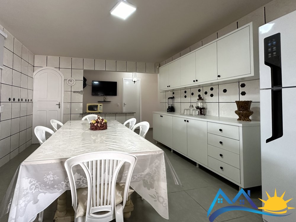 CASA COM 3 QUARTOS - 200 M DA PRAIA DE CANTO GRAND