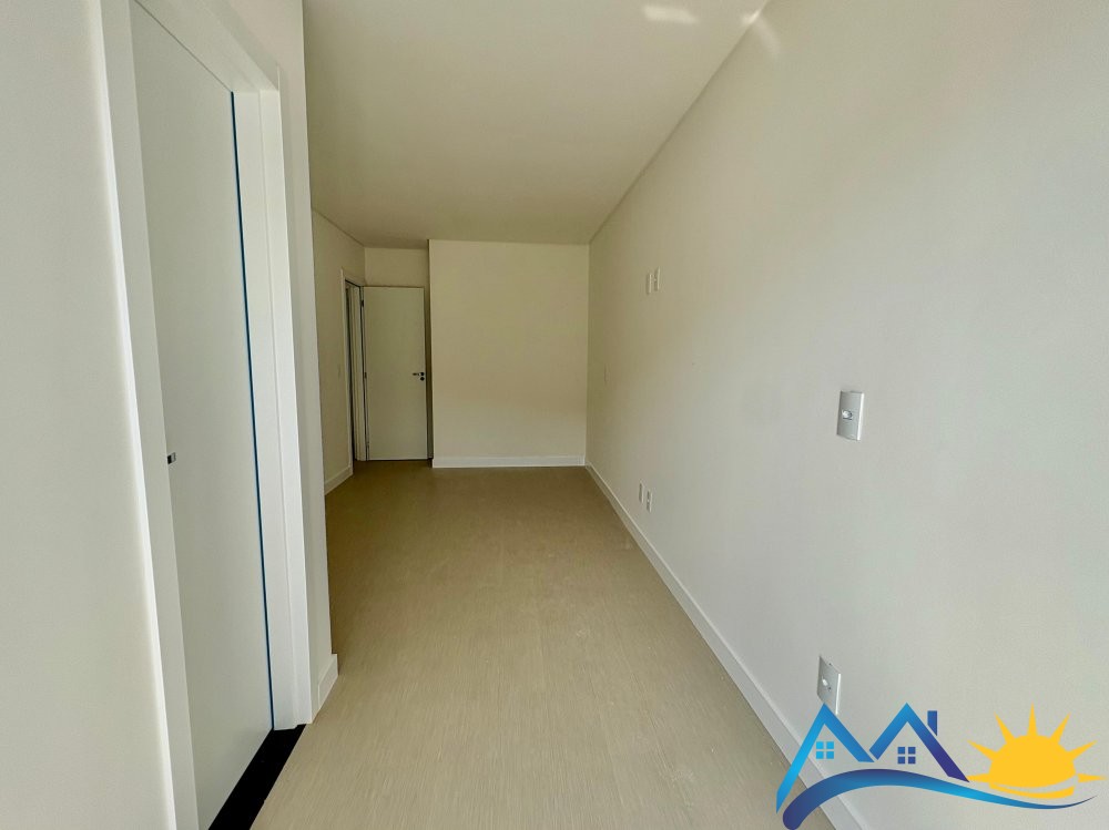 Sobrado geminado 350 metros da praia de morrinhos