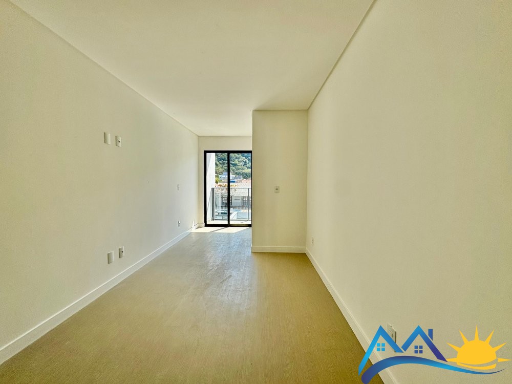 Sobrado geminado 350 metros da praia de morrinhos